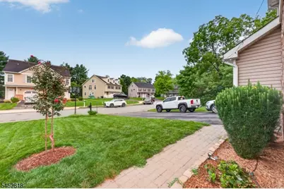 10 Riverside Dr, Clinton, NJ 08809 - Photo 4