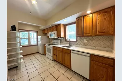 321 Hemlock St, Roselle Park, NJ 07204 - Photo 10