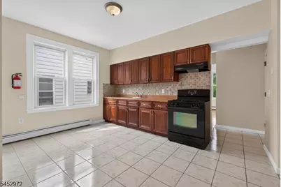 21 Robert Pl #2R, Irvington, NJ 07111 - Photo 2