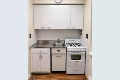 945 Savitt Pl #B3, Union Township, NJ 07083 - Photo 4
