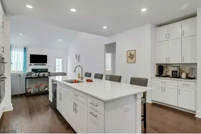 49 Whitney Ave, Morris Plains, NJ 07950 - Photo 8