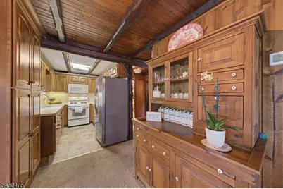 21 Shawnee Trl, Sparta Township, NJ 07871 - Photo 10