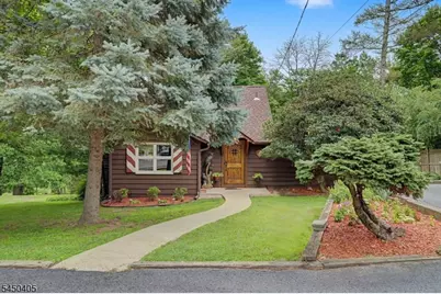 21 Shawnee Trl, Sparta Township, NJ 07871 - Photo 2