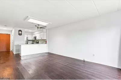5 Linden St #6i, Hackensack, NJ 07601 - Photo 4