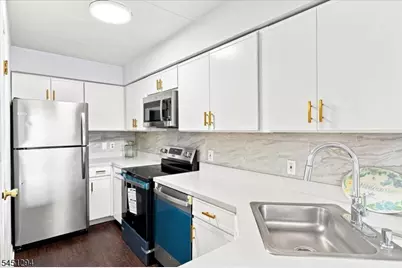 5 Linden St #6i, Hackensack, NJ 07601 - Photo 10