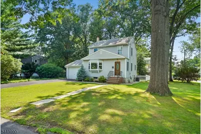 40 Carpenter Pl, Cranford Township, NJ 07016 - Photo 2
