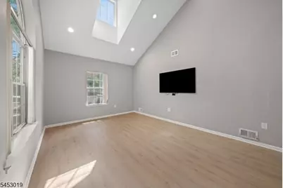 43 Sapphire Ln, Franklin Township, NJ 08823 - Photo 2