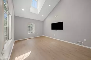 43 Sapphire Ln, Franklin Township, NJ 08823 - Photo 2