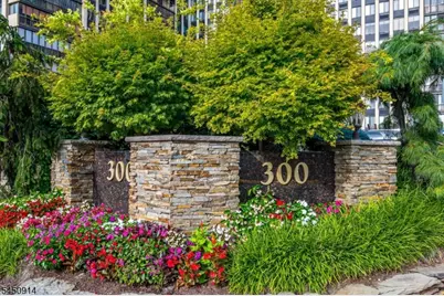 300 Winston Dr-C2912, Cliffside Park, NJ 07010 - Photo 4