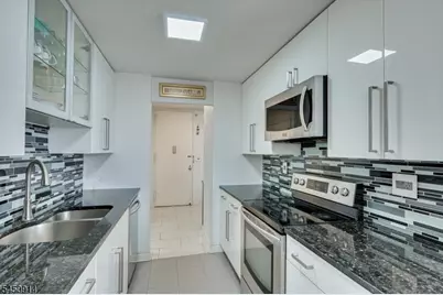 300 Winston Dr-C2912, Cliffside Park, NJ 07010 - Photo 32