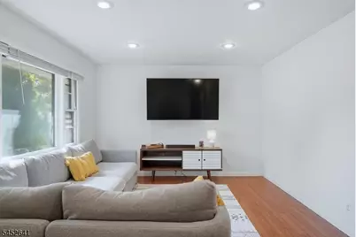 77 Deborah Ct, Plainfield City, NJ 07062 - Photo 6