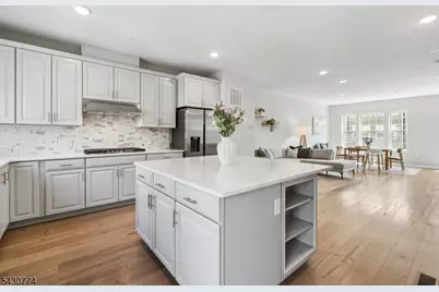 10 Cortland Ct, Livingston, NJ 07039 - Photo 8