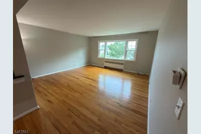 28 Chambers Ct, Clifton, NJ 07013 - Photo 2