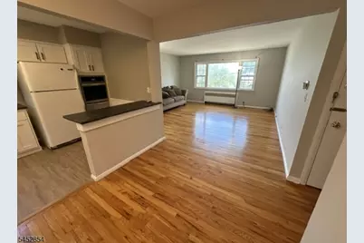 28 Chambers Ct, Clifton, NJ 07013 - Photo 10