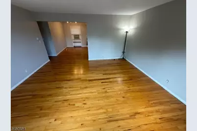 28 Chambers Ct, Clifton, NJ 07013 - Photo 4