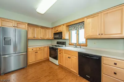 11 Susan Ct, Clifton, NJ 07012 - Photo 10