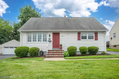 11 Susan Ct, Clifton, NJ 07012 - Photo 2