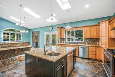 4 Brook St, Green Brook Township, NJ 08812 - Photo 8