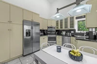 239 Westervelt Ln, Mahwah, NJ 07430 - Photo 8