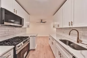 813 Spruce Hills Dr, Glen Gardner, NJ 08826 - Photo 4