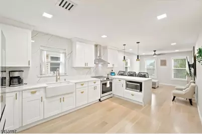 511 Roosevelt St, Roselle Park, NJ 07204 - Photo 2
