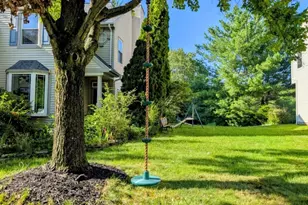 72 Harvard Cir, Montgomery Township, NJ 08540 - Photo 2