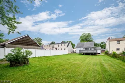 110 Amherst Ave, Woodbridge Township, NJ 07067 - Photo 10