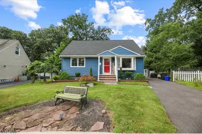 42 Wells Ct, Bloomfield, NJ 07003 - Photo 2