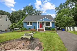 42 Wells Ct, Bloomfield, NJ 07003 - Photo 2
