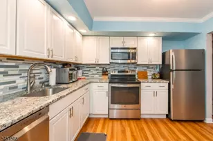 4 B-C Foxwood Dr, Morris Plains, NJ 07950 - Photo 4