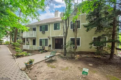 4 B-C Foxwood Dr #C, Morris Plains, NJ 07950 - Photo 2