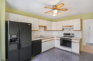 252 Drake Ln, Roxbury Township, NJ 07852 - Photo 8