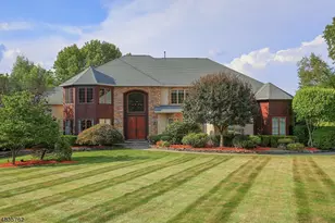 31 Primrose Ln, Bernards Township, NJ 07920 - Photo 2