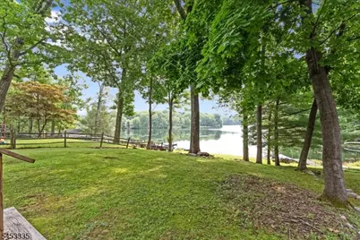 101 W Shore Dr, Hampton Township, NJ 07860 - Photo 2