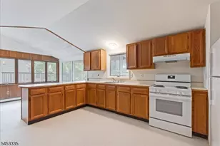 101 W Shore Dr, Hampton Township, NJ 07860 - Photo 10
