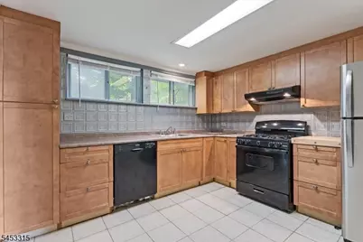 52 Hilltop Trl, Sparta Township, NJ 07871 - Photo 10