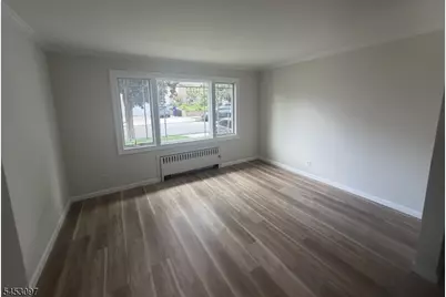 271 Travers Pl, Lyndhurst Township, NJ 07071 - Photo 2