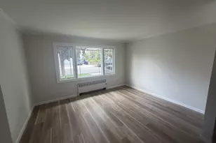 271 Travers Pl, Lyndhurst Township, NJ 07071 - Photo 2