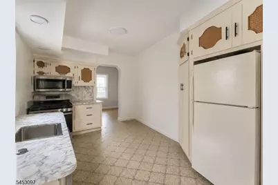 271 Travers Pl, Lyndhurst Township, NJ 07071 - Photo 6