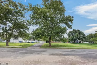 32 Lebed Dr, Franklin Township, NJ 08873 - Photo 22