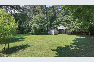 100 Mali Dr, North Plainfield, NJ 07062 - Photo 40