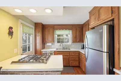 100 Mali Dr, North Plainfield, NJ 07062 - Photo 8