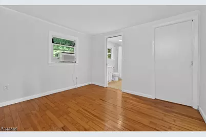 32 Hoffmans Crossing Rd., Lebanon Township, NJ 07830 - Photo 4