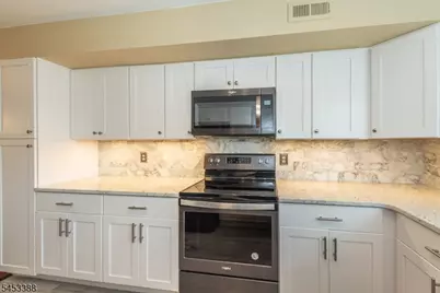 8 Ashley Court #8, Bedminster Township, NJ 07921 - Photo 12