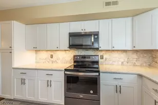 8 Ashley Ct, Bedminster Township, NJ 07921 - Photo 12