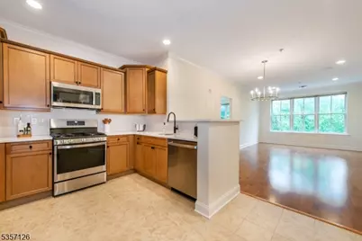 545 Morris Ave #213, Summit, NJ 07901 - Photo 2