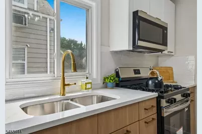 124 Woodruff Pl, Hillside, NJ 07205 - Photo 6