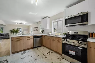 124 Woodruff Pl, Hillside, NJ 07205 - Photo 4