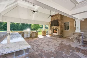 65 Washington Valley Rd, Warren Township, NJ 07059 - Photo 2