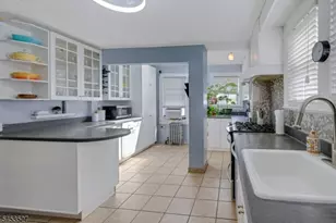 17 Ferncliff Rd, Bloomfield, NJ 07003 - Photo 14